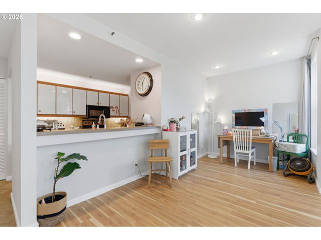 1616 S HARBOR Way 502, Portland, OR 97201