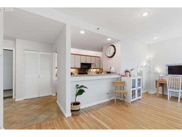 1616 S HARBOR Way 502, Portland, OR 97201