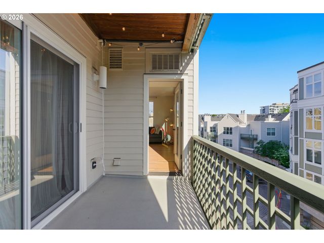 1616 S HARBOR Way 502, Portland, OR 97201