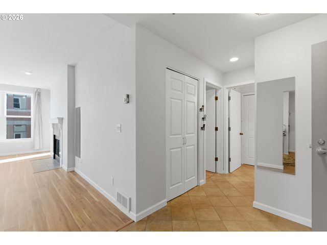 1616 S HARBOR Way 502, Portland, OR 97201