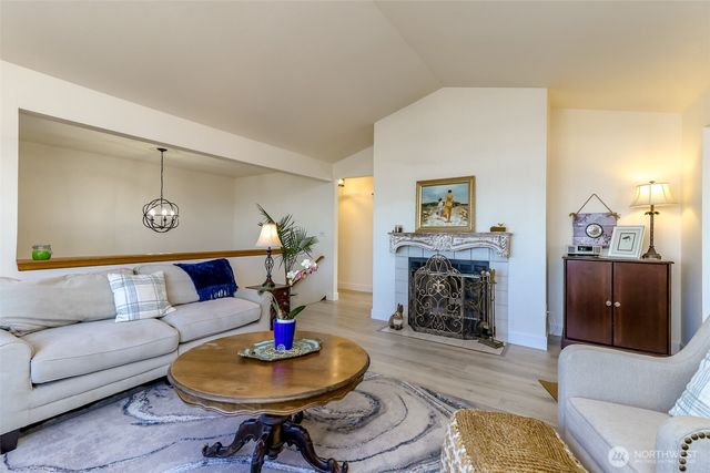 5531 Beverly Avenue NE, Tacoma, WA 98422