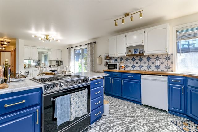 5531 Beverly Avenue NE, Tacoma, WA 98422