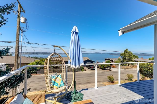 5531 Beverly Avenue NE, Tacoma, WA 98422