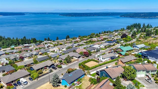 5531 Beverly Avenue NE, Tacoma, WA 98422