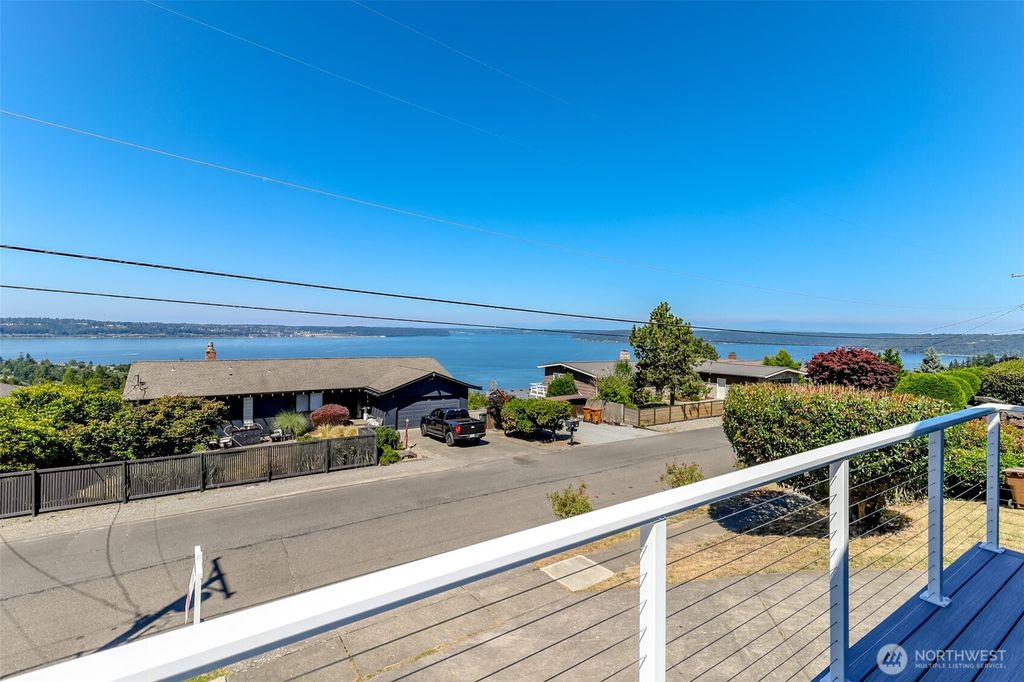 5531 Beverly Avenue NE, Tacoma, WA 98422