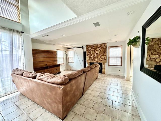 1032 Fallcreek RN, Chesapeake, VA 23322