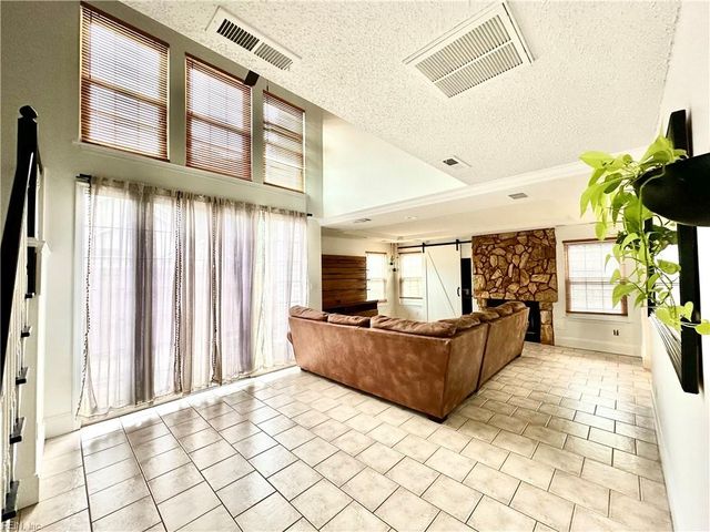 1032 Fallcreek RN, Chesapeake, VA 23322
