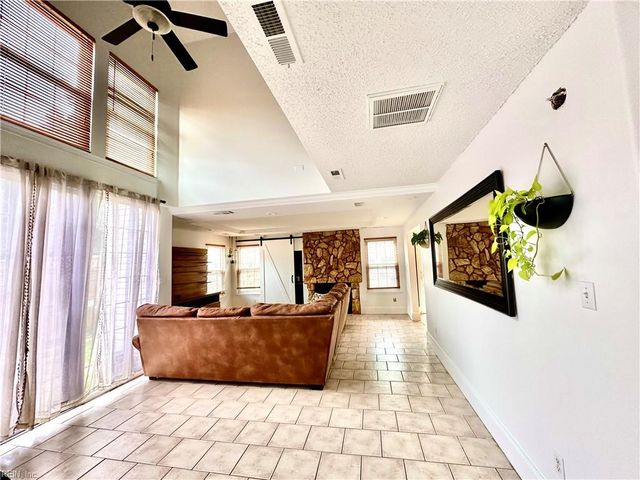 1032 Fallcreek RN, Chesapeake, VA 23322