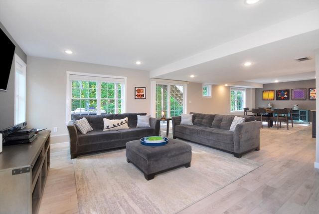 25 Black Horse Pl 25, Concord, MA 01742