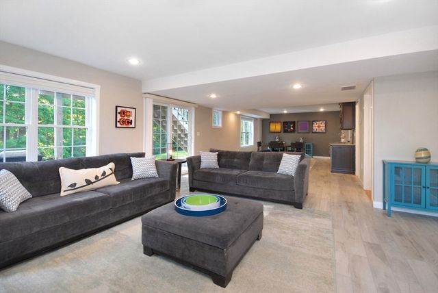 25 Black Horse Pl 25, Concord, MA 01742