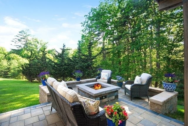 25 Black Horse Pl 25, Concord, MA 01742