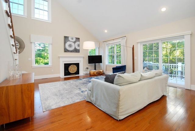 25 Black Horse Pl 25, Concord, MA 01742