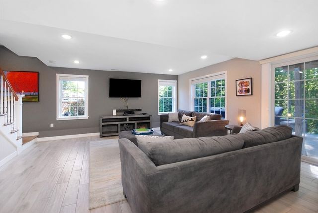 25 Black Horse Pl 25, Concord, MA 01742