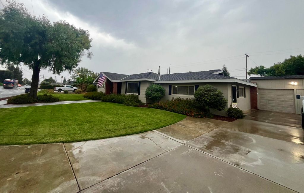 1145 N M Street, Tulare, CA 93274