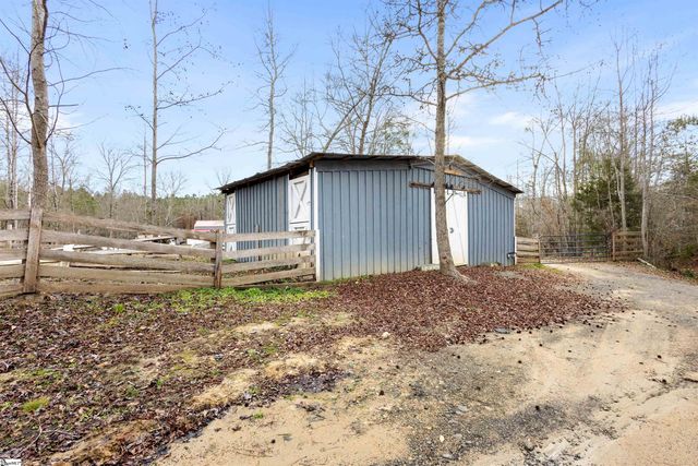 207 Zig Zag Road, Cross Hill, SC 29332