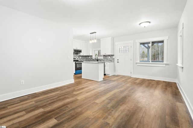 207 Zig Zag Road, Cross Hill, SC 29332