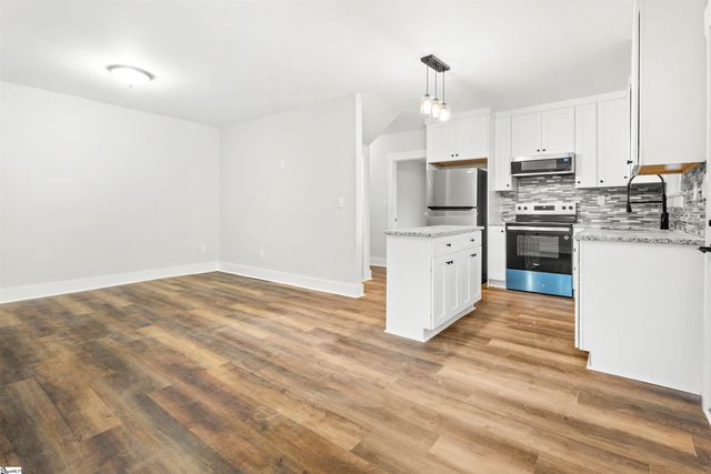 207 Zig Zag Road, Cross Hill, SC 29332