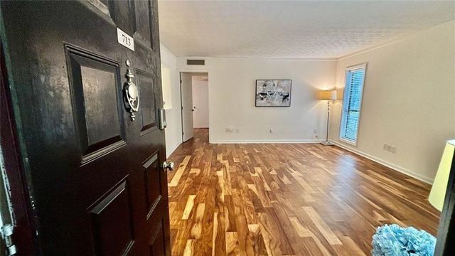 713 Summit North Drive NE 713, Atlanta, GA 30324