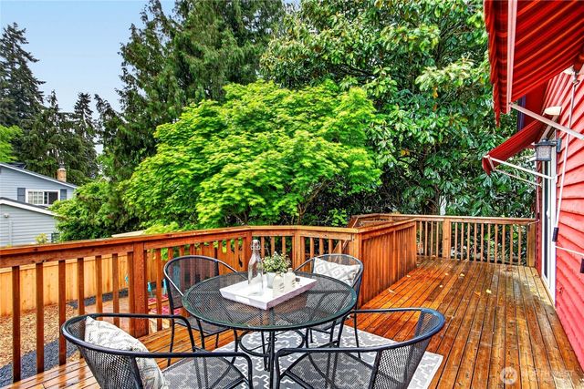 7511 43rd Avenue NE, Seattle, WA 98115