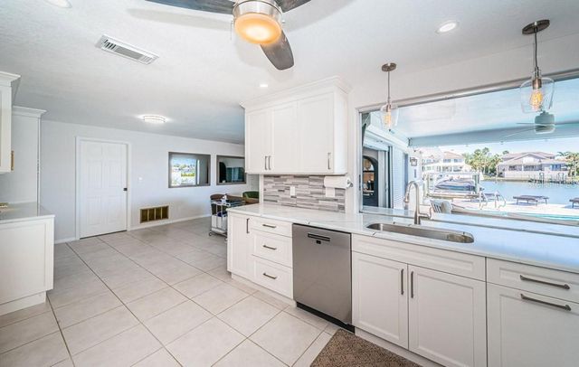 2180 DOLPHIN BOULEVARD S, St Petersburg, FL 33707