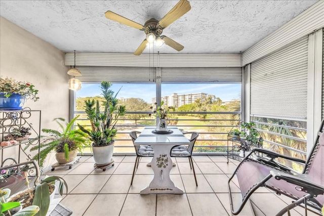 545 Oaks Lane 403, Pompano Beach, FL 33069