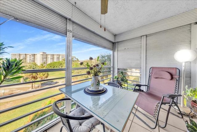 545 Oaks Lane 403, Pompano Beach, FL 33069