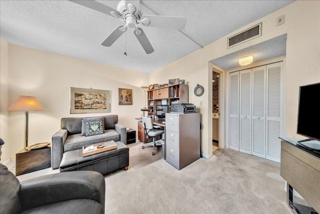 545 Oaks Lane 403, Pompano Beach, FL 33069