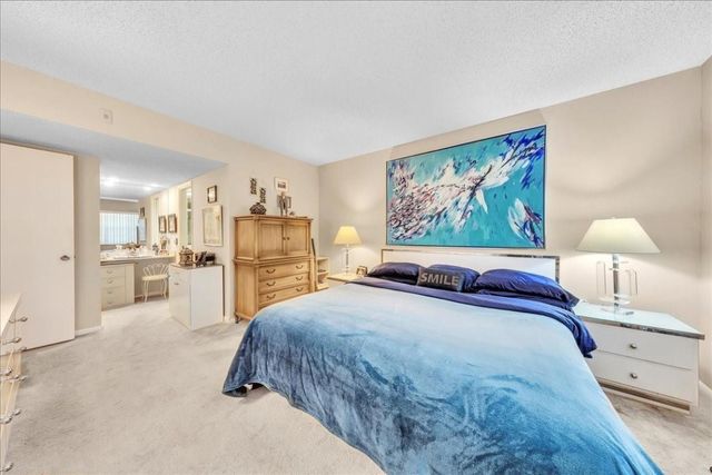 545 Oaks Lane 403, Pompano Beach, FL 33069