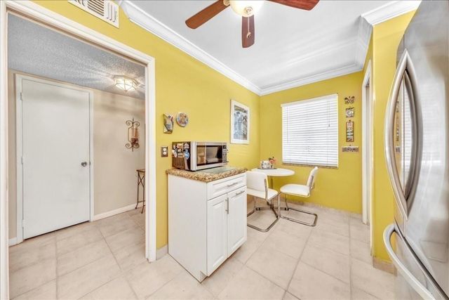 545 Oaks Lane 403, Pompano Beach, FL 33069