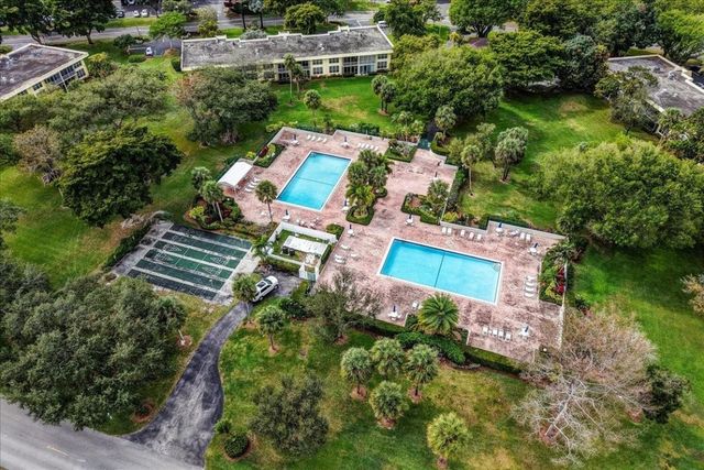 545 Oaks Lane 403, Pompano Beach, FL 33069