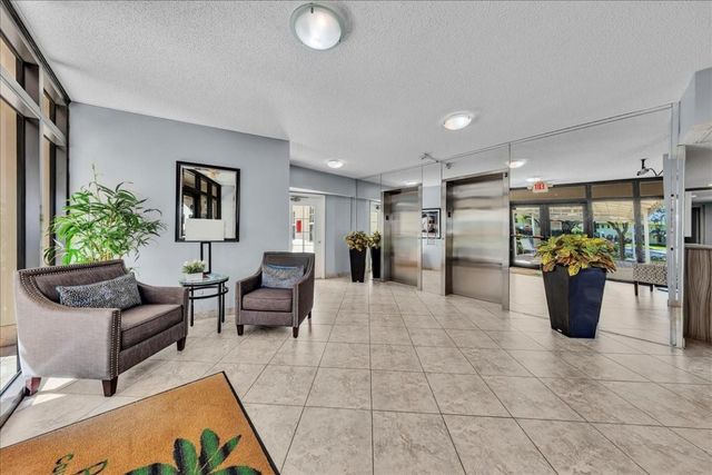 545 Oaks Lane 403, Pompano Beach, FL 33069