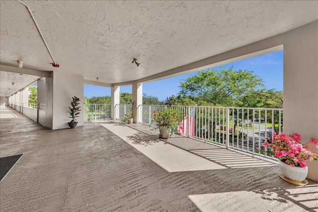 545 Oaks Lane 403, Pompano Beach, FL 33069