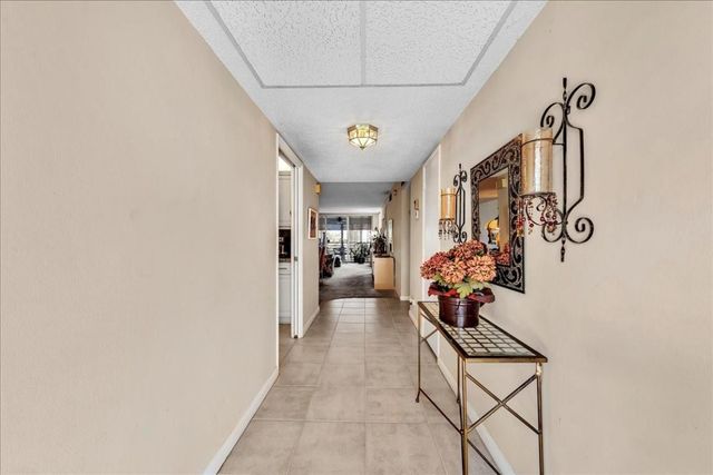 545 Oaks Lane 403, Pompano Beach, FL 33069