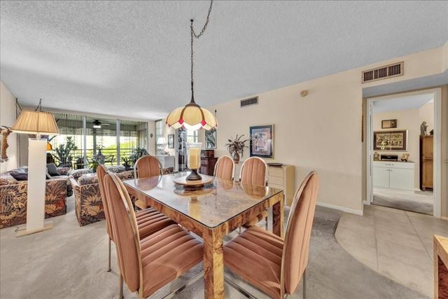 545 Oaks Lane 403, Pompano Beach, FL 33069