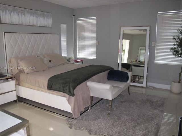 5285 NW 112th Ter, Coral Springs, FL 33076