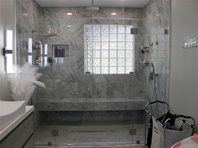 5285 NW 112th Ter, Coral Springs, FL 33076