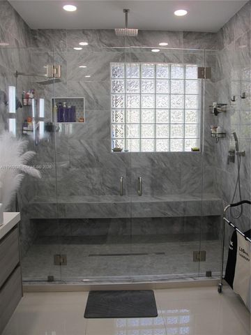 5285 NW 112th Ter, Coral Springs, FL 33076