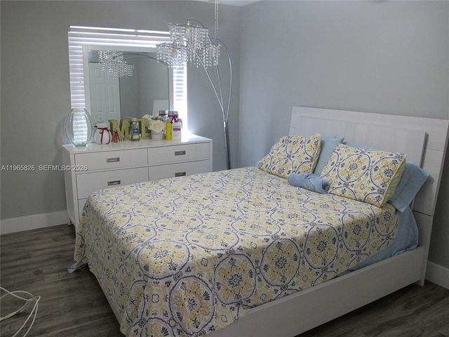 5285 NW 112th Ter, Coral Springs, FL 33076