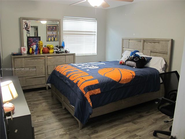 5285 NW 112th Ter, Coral Springs, FL 33076