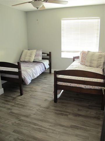 5285 NW 112th Ter, Coral Springs, FL 33076