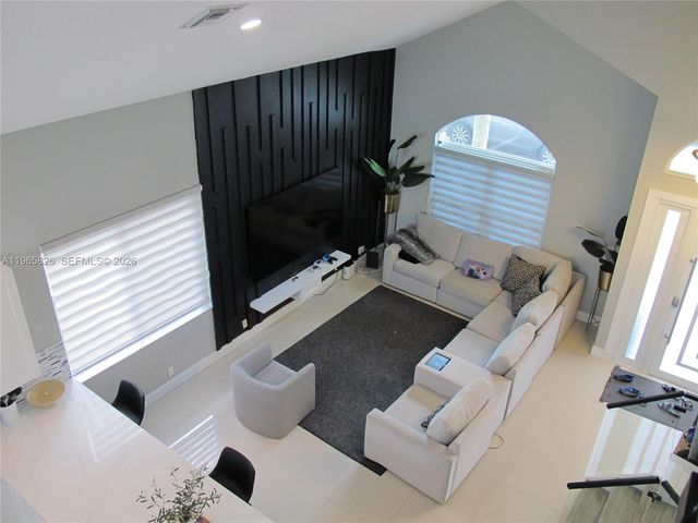 5285 NW 112th Ter, Coral Springs, FL 33076