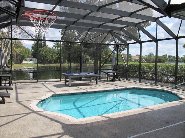 5285 NW 112th Ter, Coral Springs, FL 33076