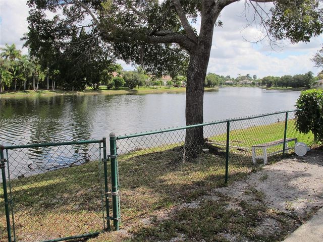 5285 NW 112th Ter, Coral Springs, FL 33076