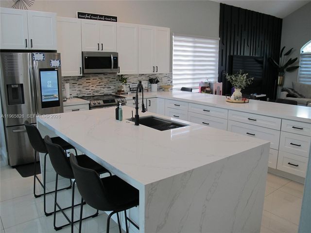 5285 NW 112th Ter, Coral Springs, FL 33076