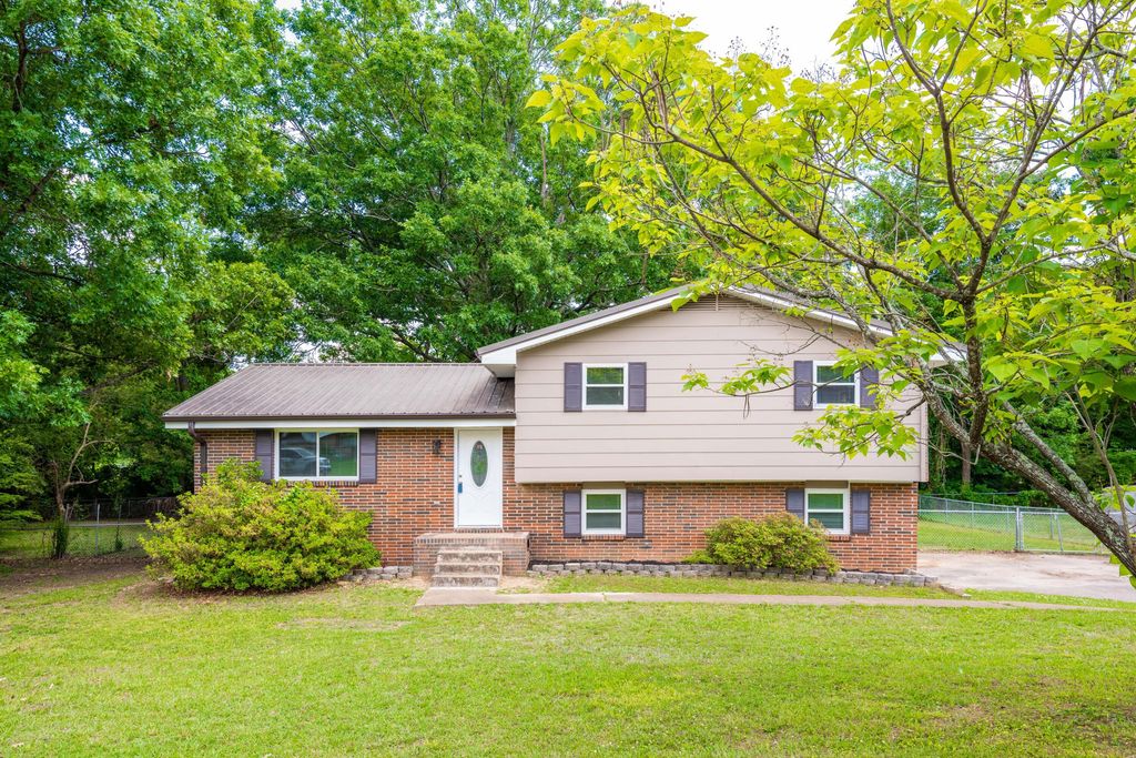 27 Edgewood Circle, Fort Oglethorpe, GA 30742