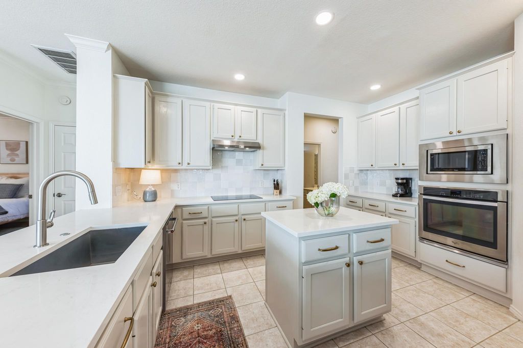 11817 Lake Stone DR, Austin, TX 78738