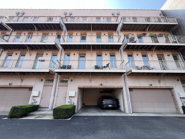 1911 S STATE Street 3, Chicago, IL 60616