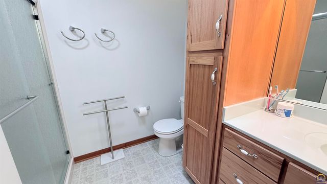 2606 SW 9th St, Topeka, KS 66606