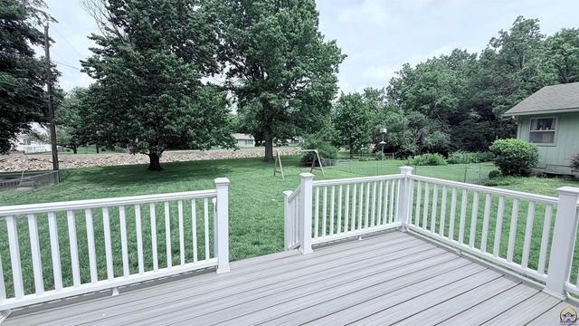 2606 SW 9th St, Topeka, KS 66606