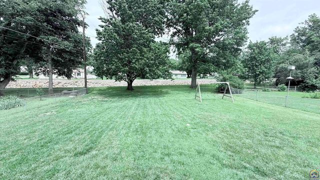 2606 SW 9th St, Topeka, KS 66606